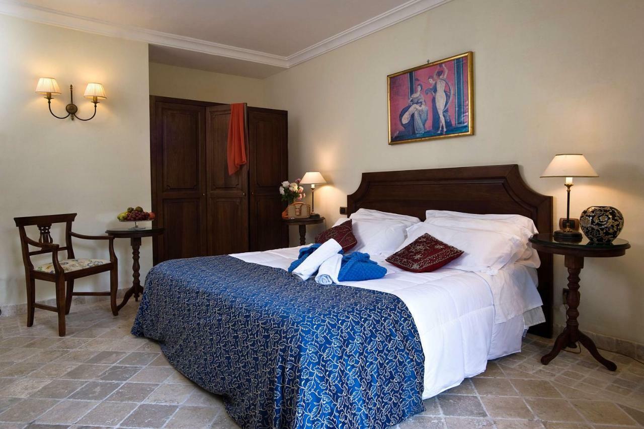 Logge Del Perugino; Sure Hotel Collection By Best Western Città della Pieve Стая снимка