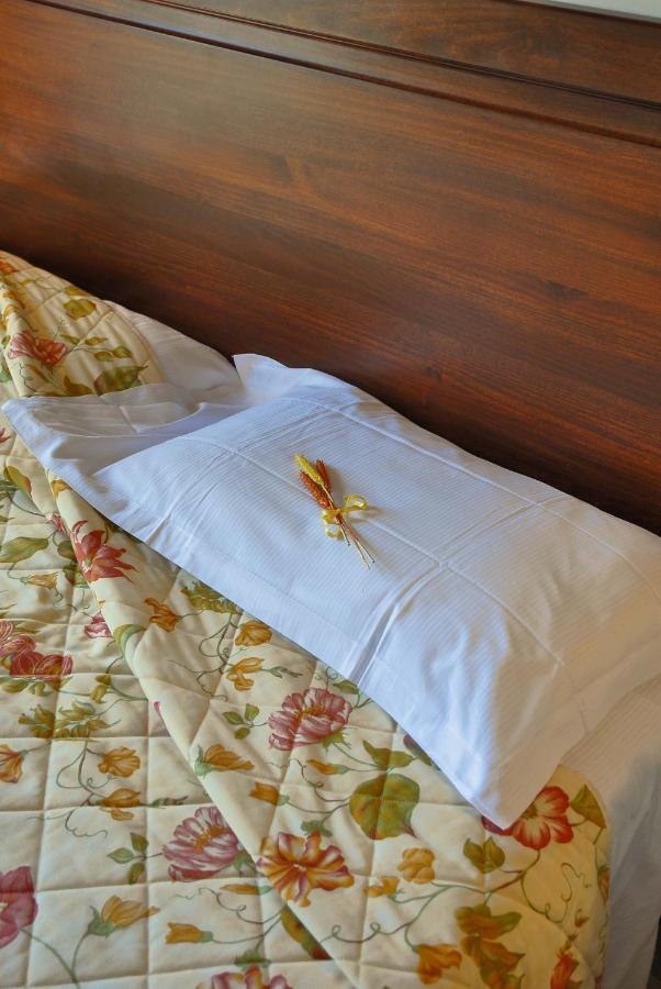 Logge Del Perugino; Sure Hotel Collection By Best Western Città della Pieve Стая снимка