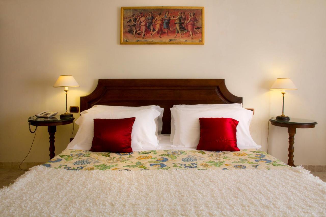 Logge Del Perugino; Sure Hotel Collection By Best Western Città della Pieve Стая снимка