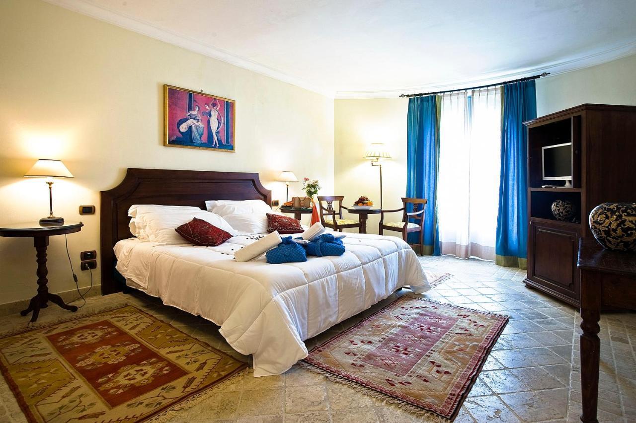 Logge Del Perugino; Sure Hotel Collection By Best Western Città della Pieve Стая снимка
